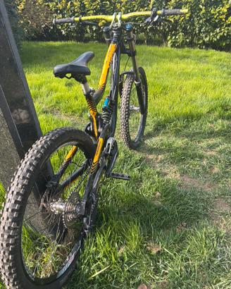 NukeProof Scalp 26 RockShox, Shimano Downhill/Mtb