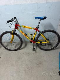 Mountainbike ruote da 26 telaio in acciaio
