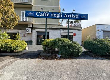 Tor Cervara - Locale fronte strada