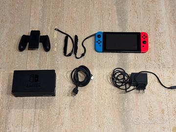 Nintendo switch V1 + scatola+ custodia + 11 giochi