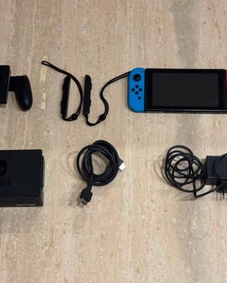 Nintendo switch V1 + scatola+ custodia + 11 giochi