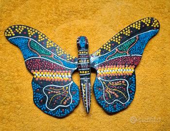Mariposa Amborigena In Legno Decorata A Puntini Cm