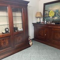 Vetrina e contromobile in noce massello