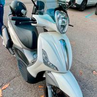 Piaggio Beverly 350 sport touring