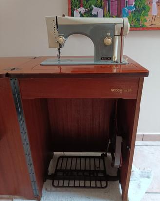 macchina da cucire Necchi mod 201