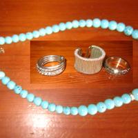 Girocollo color turchese con strass + 3 anelli