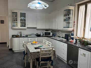 Cucina componibile laccata bianca