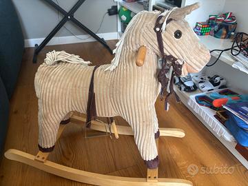 Cavalluccio a dondolo