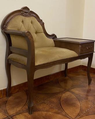 Poltroncina con comodino per telefono