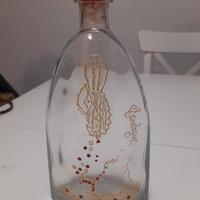 Bottiglia in vetro decorata