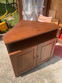 Angoliera in legno