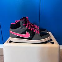 Scarpa Nike sportiva da donna taglia 38