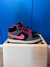 Scarpa Nike sportiva da donna taglia 38