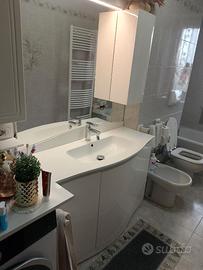 MOBILE DA  BAGNO COMPLETO DI TUTTI GLI ACCESSORI