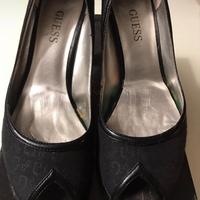 Decolte Guess spuntate numero 37 tutte logate