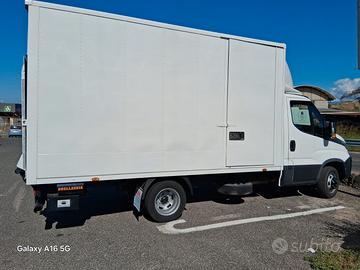 Iveco Daily furgone sponda Euro 6 