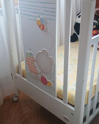 Lettino di legno per neonati