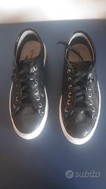 Scarpa da donna bassa con glitter scintillanti