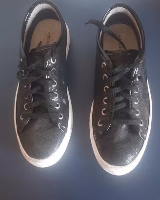 Scarpa da donna bassa con glitter scintillanti