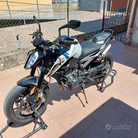 KTM DUKE 790