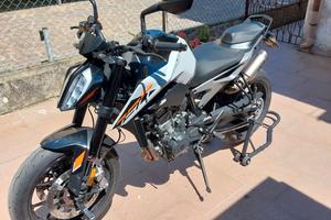 KTM DUKE 790