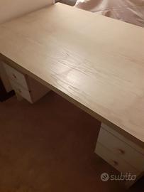 Scrivania in legno color ghiaccio – 170x120 cm