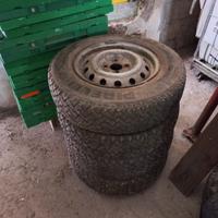 gomme vintage da collezione con cerchioni