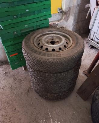 gomme vintage da collezione con cerchioni