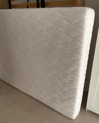 Materasso 160x210 con rete.
