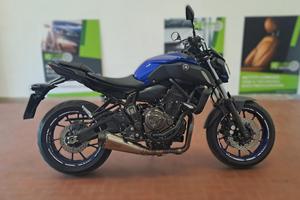 YAMAHA MT-07 .