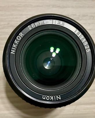 Nikon 28mm f3,5