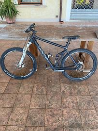 Bici Mountain Bile Canyon Nerve con telaio rotto