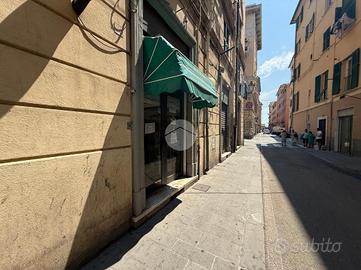 NEGOZIO A GENOVA