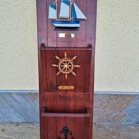 Portalettere in legno in stile marinaresco