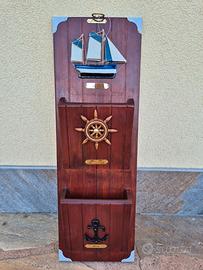 Portalettere in legno in stile marinaresco