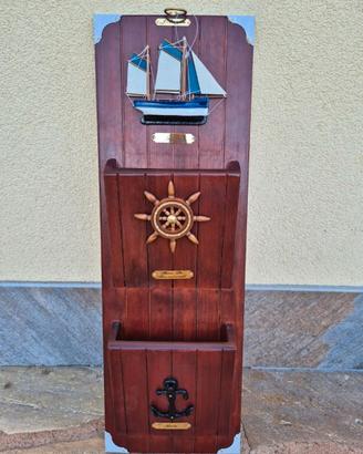 Portalettere in legno in stile marinaresco