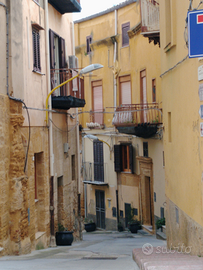 Vedo apartamento con magazino