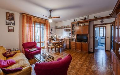 4 LOCALI AL PRIMO PIANO DOPPI SERVIZI CON GARAGE