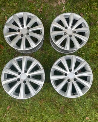 4 cerchi originali VW Touran del 2012 R16