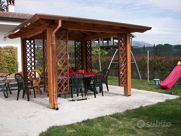 Gazebo in legno lamellare in kit di montaggio