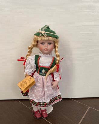 Bambola di porcellana da collezione