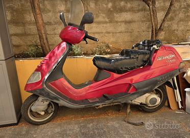 Scooter con targa