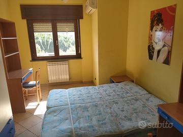 Privato fitta a studenti una stanza doppia