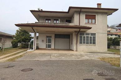 Villa di 515 m² con 5 locali e box auto doppio a C