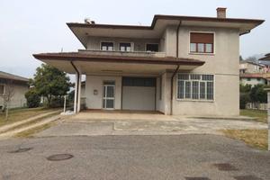Villa di 515 m² con 5 locali e box auto doppio a C
