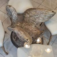 Tavolo di cristallo con base a forma di cigno