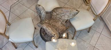 Tavolo di cristallo con base a forma di cigno