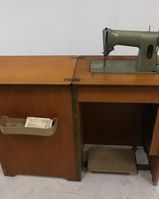 Macchina da Cucire Vintage Singer 15M a pedale