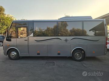 minibus 27 posti come nuovo
