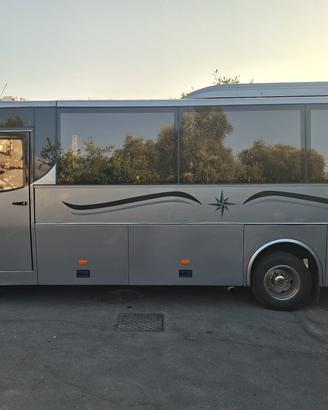 minibus 27 posti come nuovo